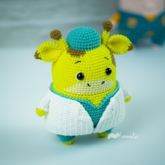 Giraffe the Doctor amigurumi pattern by Lennutas