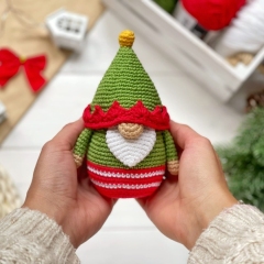 Gnome Santa's helper (or elf) amigurumi pattern by Knit.friends