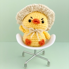 Gertrude the Grumpy Chick amigurumi pattern by Curiouspapaya