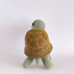 Humphrey the Tortoise amigurumi pattern by C.B.Makes