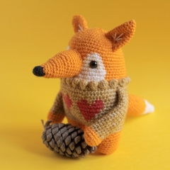 Tai the fox amigurumi pattern by Kurumi