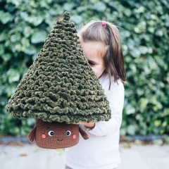 Giant Christmas Tree amigurumi by Mumigurumi