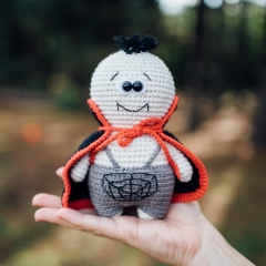 Little Vampire amigurumi pattern by Mumigurumi