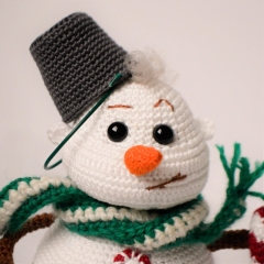 Johnny the snowman amigurumi pattern by LaCigogne