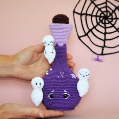 Magic potion with flying ghosts amigurumi by LaCigogne