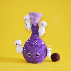 Magic potion with flying ghosts amigurumi pattern by LaCigogne