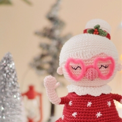 Mrs. Claus amigurumi pattern by LaCigogne