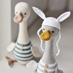 Bernard the Goose amigurumi pattern by FireflyCrochet