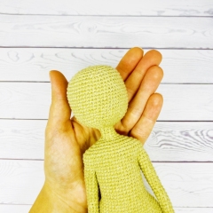 Doll body amigurumi pattern by Fluffy Tummy