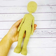 Doll body amigurumi pattern by Fluffy Tummy