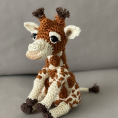 Baby Giraffe amigurumi pattern by CrochetThingsByB