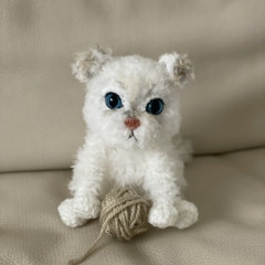 Scottish Fold White Kitten amigurumi by CrochetThingsByB