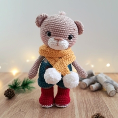 Ollie the Bear amigurumi by Sarah's Hooks & Loops