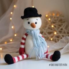 John the Snowman amigurumi by Knotanotheryarn