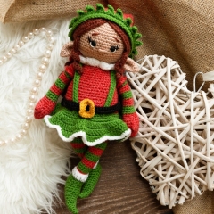 Lisa the Christmas Elf amigurumi by Knotanotheryarn