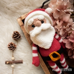 Santa amigurumi pattern by Knotanotheryarn