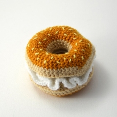 Bagel with Creamcheese amigurumi pattern by The Flying Dutchman Crochet Design