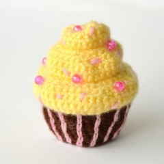 Banana Cupcake amigurumi pattern by The Flying Dutchman Crochet Design