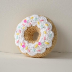 Donut amigurumi pattern by The Flying Dutchman Crochet Design