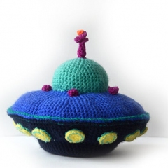 Flying Saucer and Aliens amigurumi pattern by The Flying Dutchman Crochet Design