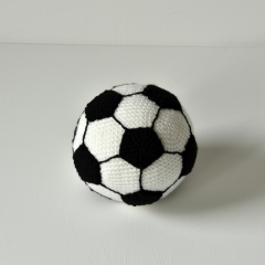 Football amigurumi by The Flying Dutchman Crochet Design