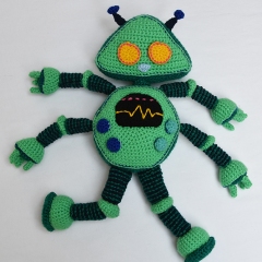 Green Robot amigurumi pattern by The Flying Dutchman Crochet Design