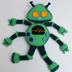 Green Robot amigurumi by The Flying Dutchman Crochet Design
