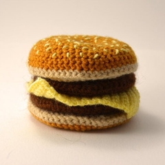 Hamburger amigurumi by The Flying Dutchman Crochet Design