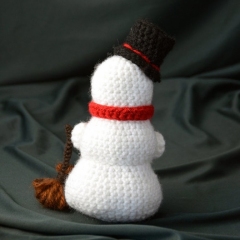 Little Snowman amigurumi by The Flying Dutchman Crochet Design