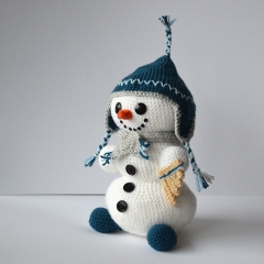 Peruvian Snowman amigurumi by The Flying Dutchman Crochet Design