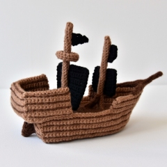 Pirate Ship amigurumi by The Flying Dutchman Crochet Design