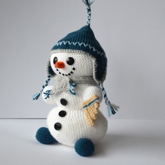 Snowman Set of Three amigurumi pattern by The Flying Dutchman Crochet Design