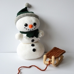Snowman with Sled amigurumi pattern by The Flying Dutchman Crochet Design