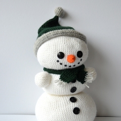 Snowman with Sled amigurumi pattern by The Flying Dutchman Crochet Design