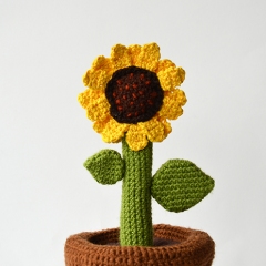 Sunflower in Pot amigurumi by The Flying Dutchman Crochet Design