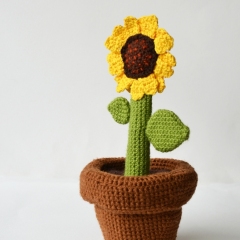 Sunflower in Pot amigurumi pattern by The Flying Dutchman Crochet Design