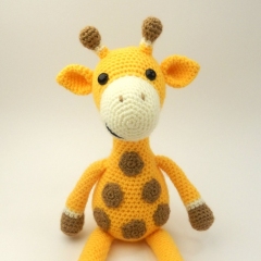 Giles the Giraffe amigurumi by Janine Holmes at Moji-Moji Design