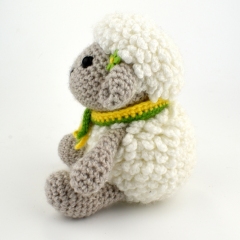 Sheena the Sheep amigurumi by Janine Holmes at Moji-Moji Design