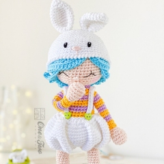 Hop the Bunny Dolly amigurumi by One and Two Company