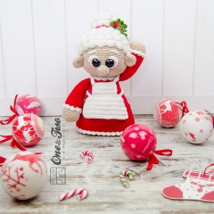 Mrs Claus  amigurumi by One and Two Company