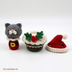 Christmas Cats in Cupcakes amigurumi pattern by Emi Kanesada (Enna Design)