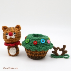 Christmas Cats in Cupcakes amigurumi by Emi Kanesada (Enna Design)