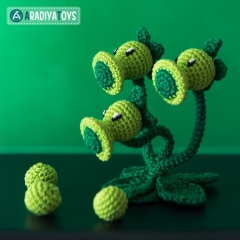 Threepeater (Plants vs. Zombies) amigurumi by AradiyaToys