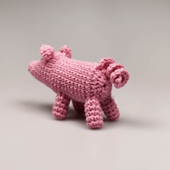 Bonnie The Pig amigurumi pattern by StuffTheBody