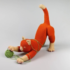 Stretching Cat amigurumi pattern by StuffTheBody