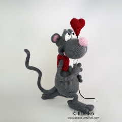 Roberto the Romantic Rat amigurumi pattern by IlDikko