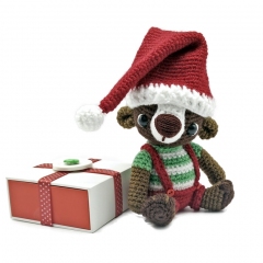 Snuggles, the Holiday Bear amigurumi by Tales of Twisted Fibers