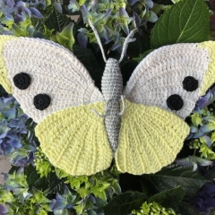 Cabbage White Butterfly amigurumi by MieksCreaties