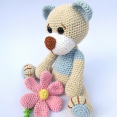 Teddy with Flower amigurumi by DioneDesign