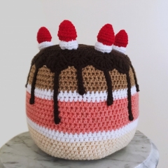 Cake Pillow amigurumi by Diceberry Designs